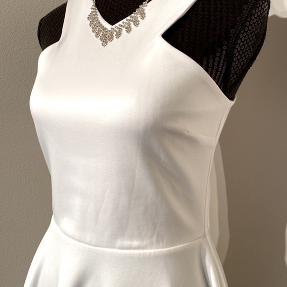 AQUA (Bloomingdale’s) Scuba Skater halter mini dress in Pure White size Large - Picture 5 of 9